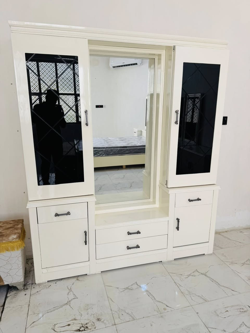 معمل ومعرض الياسمين للأثاث العراقي

هذا موديل حسب طلب احد زبائن 

اللون اوف ايت 

غرفة 6 ابواب طابقين ملحق

نجارة عراقية ١٠٠٪ من إنتاج معمل ومعرض الياسمين للأثاث العراقي

تتكون من ١٠ قطع

الداخل صاج طبيعي 4 ملم

الوجه MDF 

القاعدة بلوك صاج

الظهر جرجوبة شد براغي

البيع بالنقد وبالأقساط
‏
غرفة نوم- اطقم قنفات - مفروشات - اخشاب تصنيع الأثاث 

‏العنوان محافظة بابل مقابيل عداديه ميسلون 

‏التوصيل إلى جميع محافظات العراق

‏خدمة استبدال الغرف العراقية القديمة بغرفة جديدة مع الاتفاق على الفرق

 ***********
