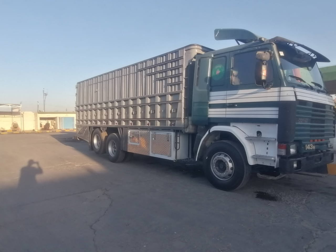 للبيع سكانيا 143 صفر 8 سنكل عضلا كير خمسه ب خمسه رقم نينوى لماني نكليزي حصه كاز ***********
