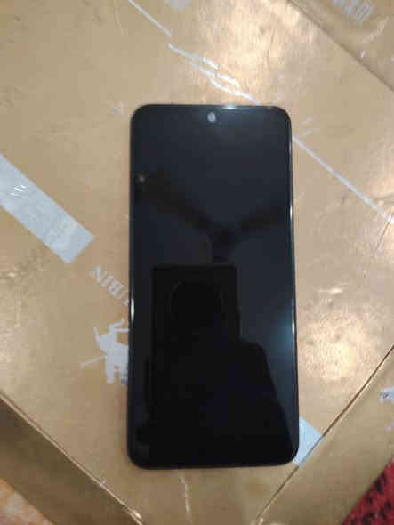 سلام عليكم عندي ريدمي نوت 12 اس للبيع  سعر 150 بيه مجال اخذته 340الف تلفون نضيف كلش بس الكامره جامه الفوكاه مكسوره مكاني كربلاء الحر االشاشه ماته البلاديه التلفون ابد ما داخل تصليح وياه كارتونه وشاحنه
والي يلعب بوبجي 40 فريم يشغل تواصل
***********       ***********
