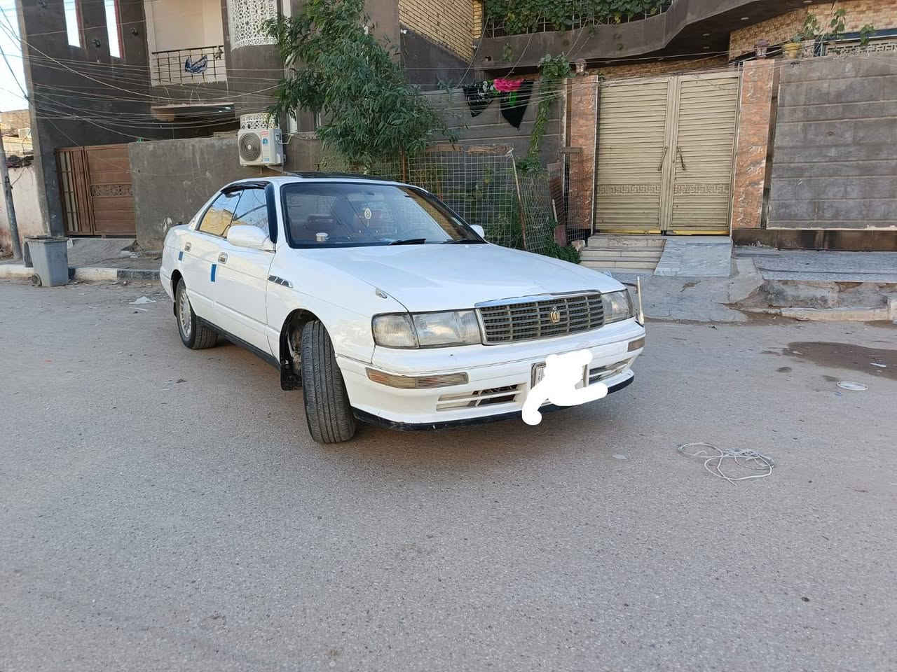 السلام عليكم اخوان 🤍
للبيع او مراوس 

تيوتا كراون بطه موديل (1993) 

رقم انبار مشروع وطني ابو سنويه يمي بناصريه يريد تحويل) 

السياره مكفوله من الكص والنقل جثه والعيب الشرعي والضربه فقط صبغ عام تبريد ثلج ❄️ منضومه كامله جديده حداديه امامي خلفي كله جديد شرط تراي وين مايعجبك 2025 مكينه كير خير من الله دواخل جديده مع دوشمة نضيفه ارضيه جلد كشن كهربائيات ستيرن كهربائي تخم تاير شاشه تاب اصلي شرط مع سستم سماعات 🔊 جدد سياره جاهزه وما بيه كل نقص مال بيت جني 

العنوان ناصريه 

السعر ٦٧ وبيه مجال 

رقم الهاتف ***********
