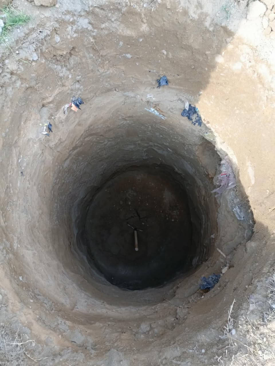 يوجد لدينا كادر حفر منهولات دائرية العرض متر ونص  العمق حسب ماتريد حفر وبناء وصب  تصال ***********
