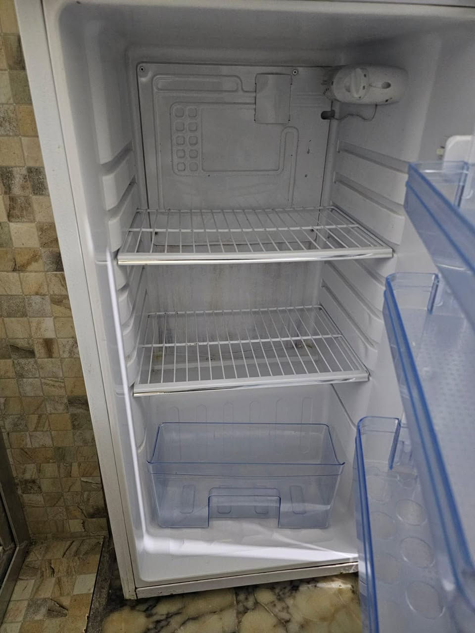 ثلاجة نوال للبيع نظيفة جدا 

الاستفسار ***********
