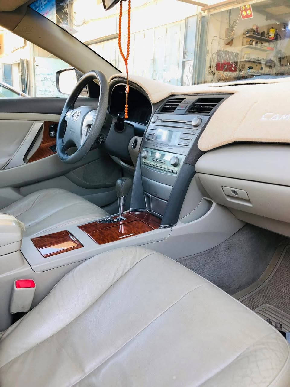 السلام عليكم للبيع اوريون 2009 فول مواصفات فتحه برده خلفيه كشنات جلد بصمه حساسات خلفيه+اماميه مكفوله من الصبغ ومحرك وكير 6سلندر 3500 بسمي السياره تبريد ثلج السعر 130 بيها مجال بسيط المكان الفلوجة للأستفسار ***********
