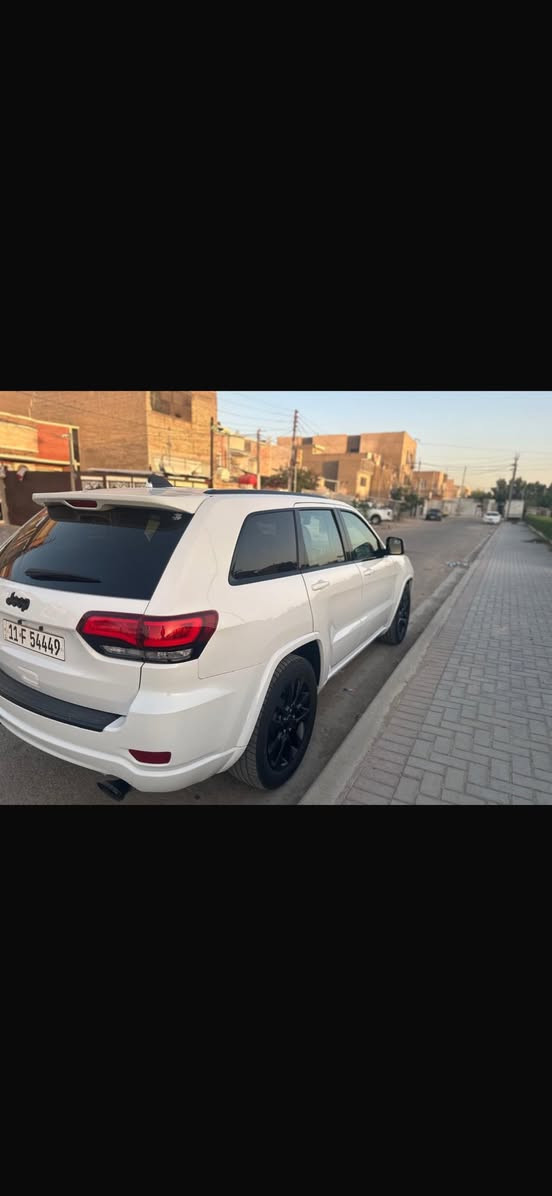 سلام عليكم جيب 2017 
حادث فقط بنيد بدون اي داخل جاملغ كلير اجه من امريكا 
دخول جديد كتاب ضباط 
مداور ثاني يوم 
ماشيه 120 
رقم بغداد بسمي 
بكاني بغداد سعرها 200 بيها مجال بسيط 
رقمي ***********
