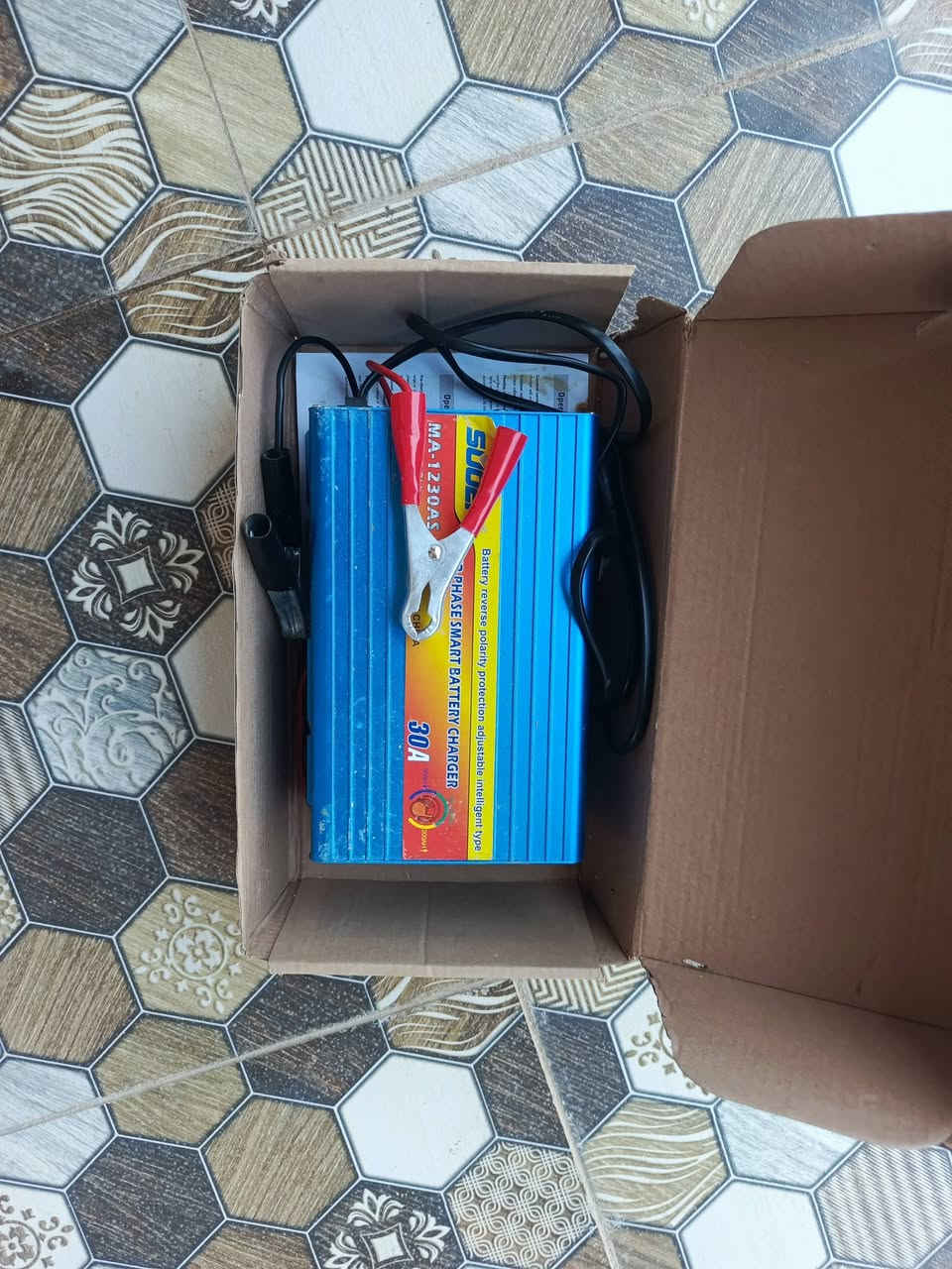 بطاريه حجم كبير تستعمل الطاقه الشمسيه و البرامج ***********رقم الهاتف
