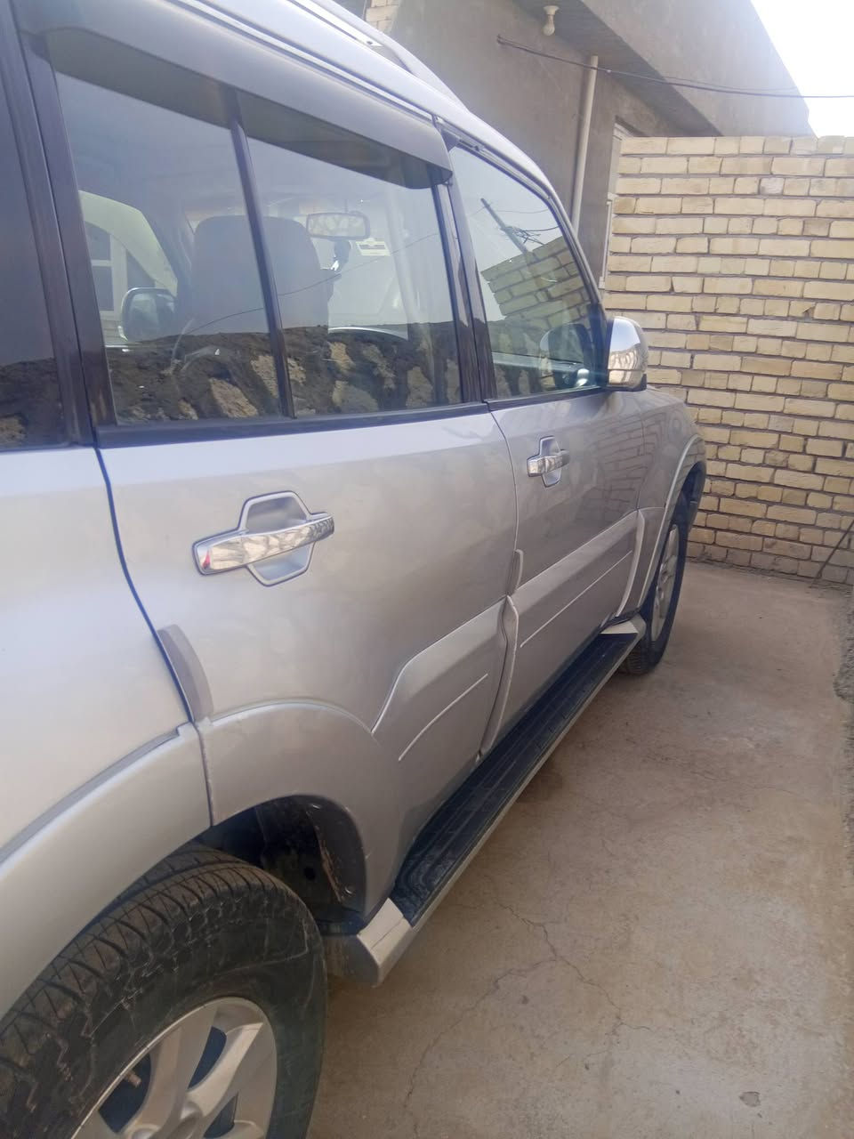 باجيرو ميتسوبيشي وكالة حبتور
باجيرو موديل 2011 فول مواصفات 

مكفولة من عد الدعاميات للجماليه صبغ 

مواصفات فول 1/1 

فتحة 

🥁🥁دمام

لايت زنون

حساسات خلفية

اشاير بلمري 

كشنات كهرباء 

تحكم ستيرن 

مري شفط 

كروز سرعة

تبريد ثلاث قطع 

7 راكب

ثلاجة 

كشنات جلد

نضام دفلوك

12سماعه 

AWX

4*4

السعر 148 بيه مجال 

مكاني حله بابل 
‭0771 163 3010‬
