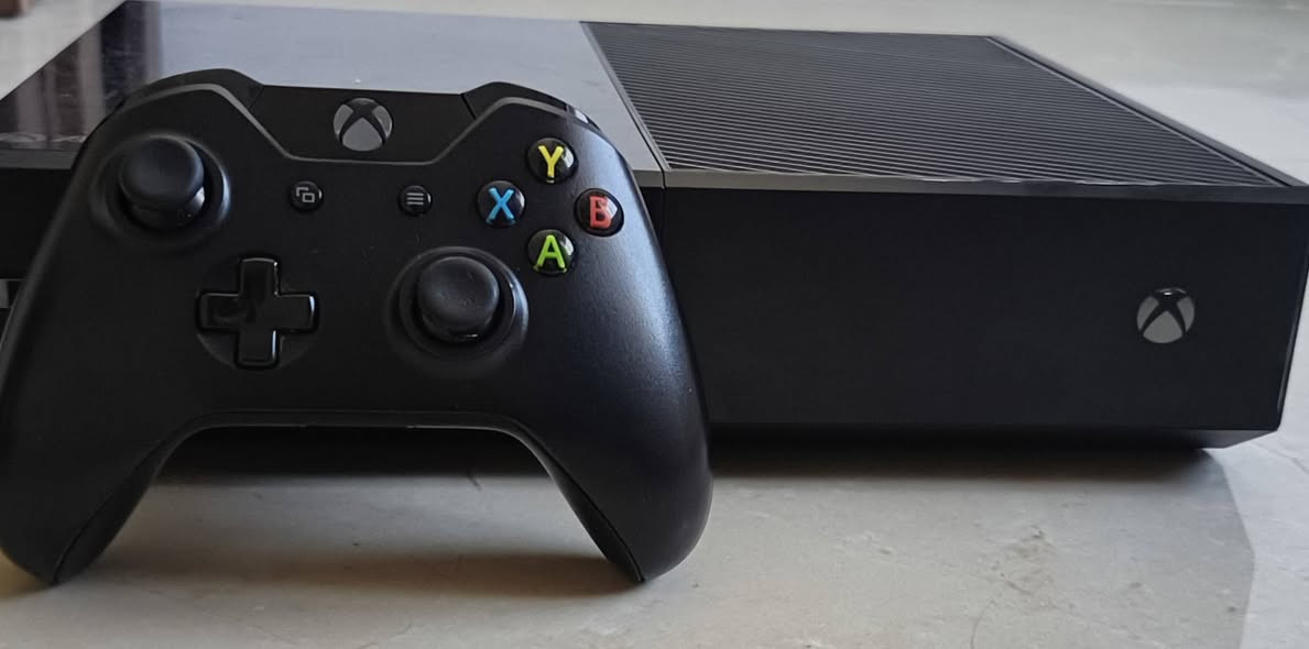للبيع Xbox One Fat 500GB
• الجهاز نظيف جدًا وحالته ممتازة
• ممفتوح وعليه لصقة الختم الأصلية
• ما بيه أي مشاكل أو صوت مراوح عالي
• جويستيك أصلي بحالة جديدة
• سلك HDMI + سلك الكهرباء موجودات
• كامل الملحقات وجاهز للتشغيل مباشرة

السعر: 125 ألف دينار قابل للتفاوض بالمعقول

للمهتم مراسلتي على الخاص.


**إذا كنت صاحب هذا الإعلان وتريد حذفه لأي سبب، رجاءا أرسل رسالة إلى الدعم الفني**