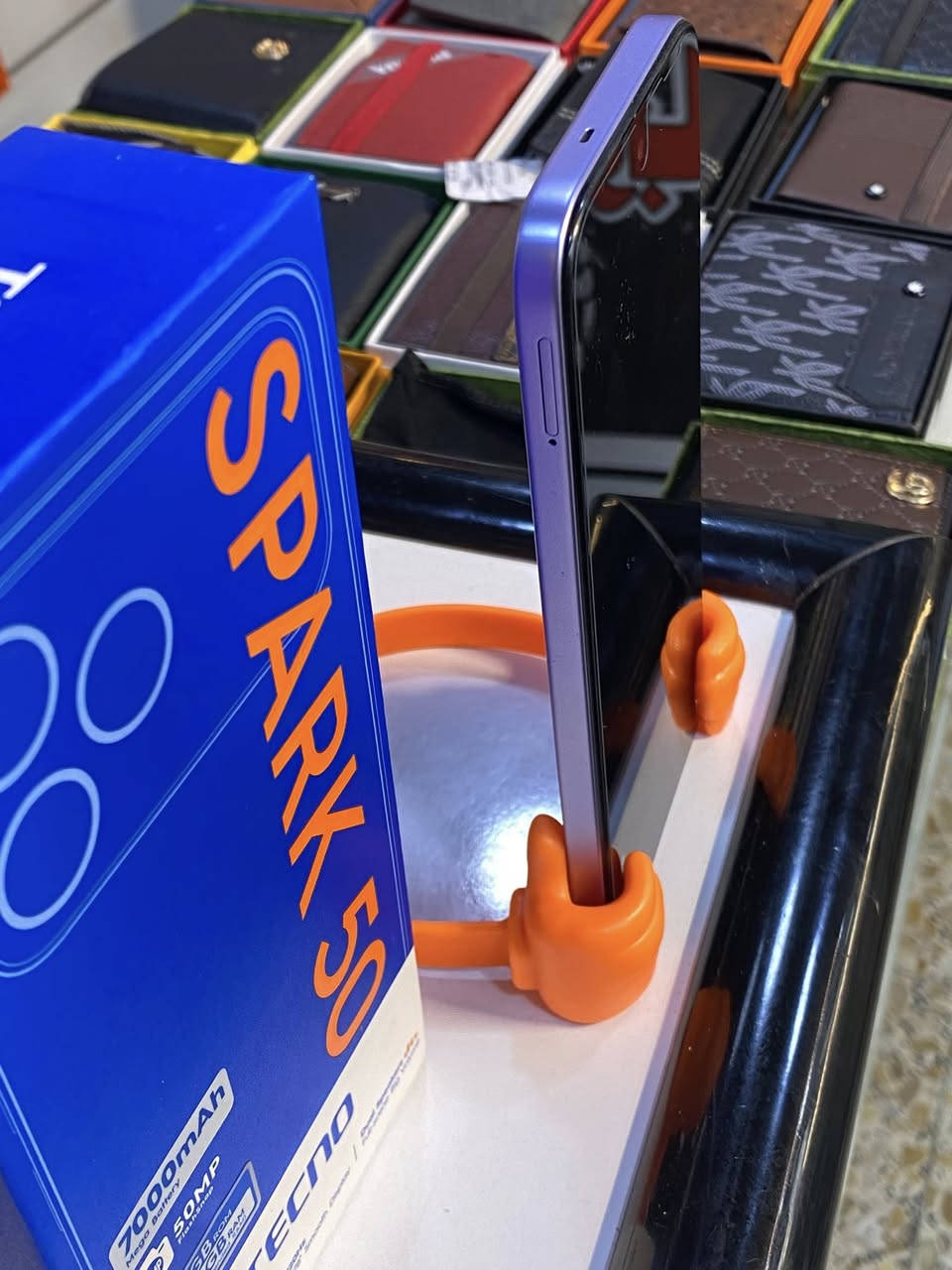 📱 Tecno Spark 50: الأداء القوي في قلبك
هل تبحث عن هاتف يجمع بين البطارية العملاقة، الشاشة السلسة، والمتانة التي تناسب استخدامك اليومي؟ إليك الوحش الجديد من تكنو:
⚡ أبرز المواصفات:
• البطارية الخارقة: سعة 7000 مللي أمبير، تمنحك استمرارية تصل ليومين كاملين من العمل الشاق.
• شاشة سينمائية: مقاس 6.78 بوصة بتردد 120Hz، تجربة مشاهدة وألعاب فائقة السلاسة.
• كاميرا إبداعية: عدسة 50 ميجابكسل مدعومة بالذكاء الاصطناعي (AI) لالتقاط لحظاتك بوضوح وتفاصيل دقيقة.
• متانة استثنائية: مقاوم للغبار ورذاذ الماء بمعيار IP64، ومصمم ليتحمل السقوط حتى ارتفاع 1.5 متر.
• أداء يعتمد عليه: معالج MediaTek Helio G81 ثماني النواة لتقديم أفضل كفاءة في المهام اليومية.
✨ مميزات إضافية:
• نظام حديث: يعمل بأحدث نظام Android 16 مع واجهة HiOS 16.
• تقنية FreeLink 2.0: ابقَ على اتصال حتى بدون تغطية شبكة في النطاقات المفتوحة.
• تصميم عملي: منفذ سماعات 3.5 ملم، شحن سريع 18 واط، ومستشعر بصمة جانبي سريع.
• ذاكرة واسعة: خيارات متنوعة للذاكرة العشوائية (RAM) وسعة تخزين تصل إلى 256 جيجابايت.
السعر ٢٠٠وبي مجال بسيط 
توصيل جميع كافة المحافضات 
***********
