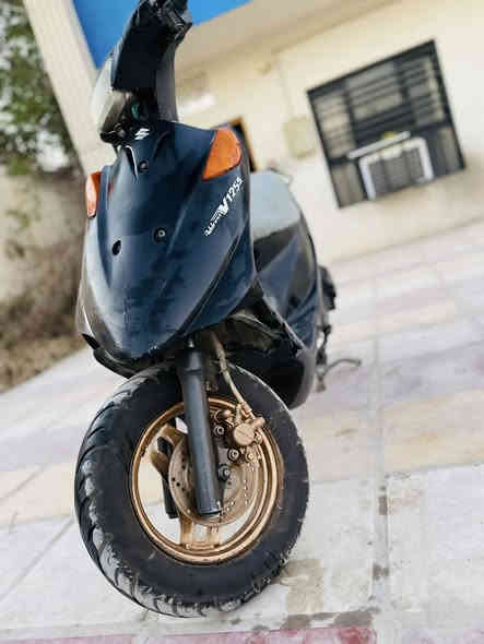 السلام وعليكم دراجه ادرس ياباني للبيع 
دراجه خير من الله بريكات خلفي امامي شغال كهربائيات كلها شغاله مابيها نقص اشاير كلوب خلفي امامي كله شغال كفرات مثل ما شوف كدام عينك كيجات دشبول شغاله محرك خير من الله دراجه نوزل هندر شغال سلف شديته جديد وطلع خلل بل راجز تكدر سوي ب١٠الاف  السعر 275وبيها مجال قليل المكان بغداد للاتصال ***********
