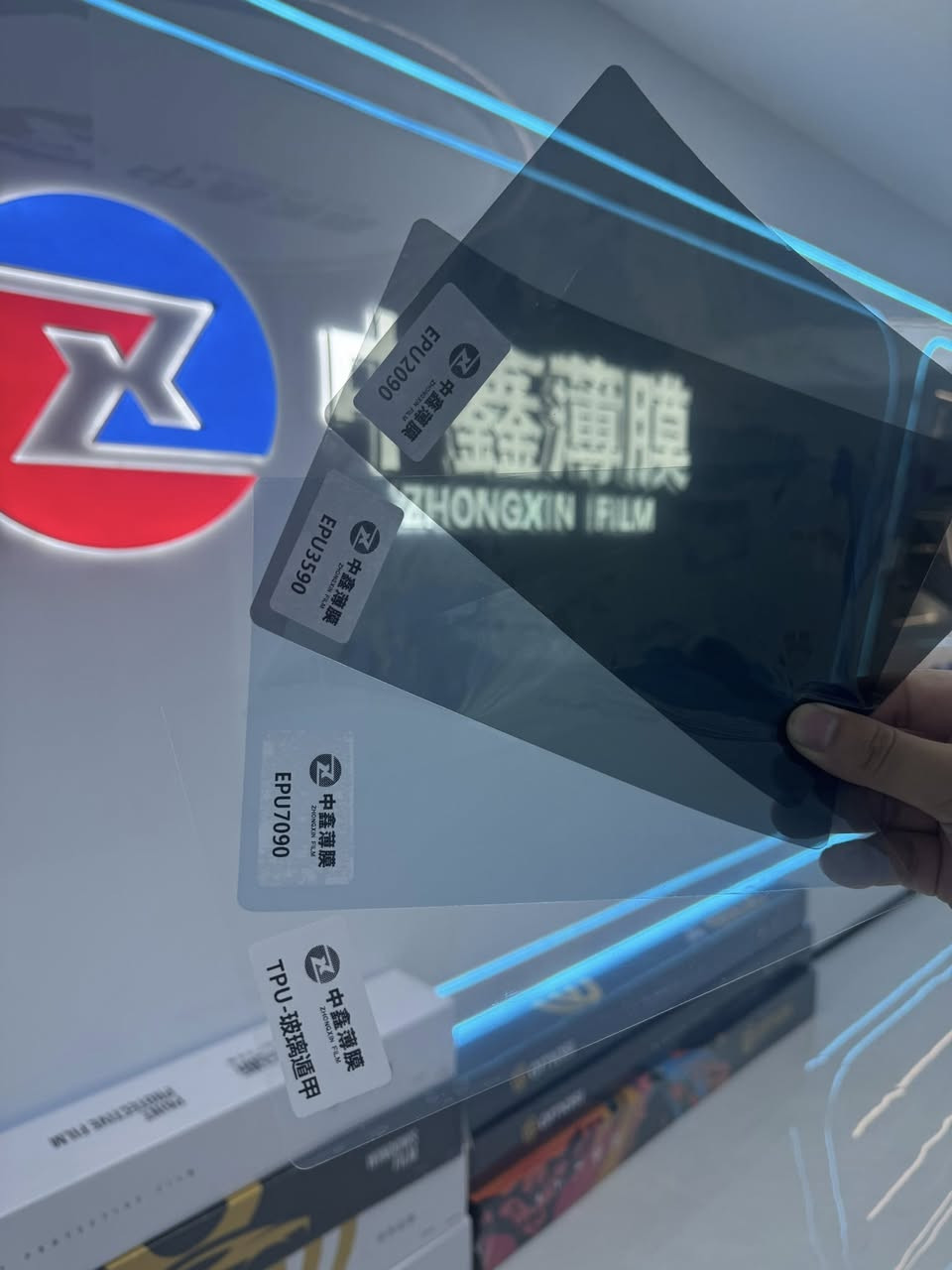Glass Escaping Armor Series
TPU glass armor (transparent)
EPU-7090 insulation 93%
EPU-3590 insulation 91%
EPU-2090 insulation 94%
Instant repair coating, no scratches after long-term scraping
High definition material, rejecting water ripples
Specification: 1.52x15 meters
Large quantity of spot goods, welcome to take samples


**إذا كنت صاحب هذا الإعلان وتريد حذفه لأي سبب، رجاءا أرسل رسالة إلى الدعم الفني**