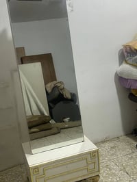 مرايه زاويه • نضيفه • غرفة نوم