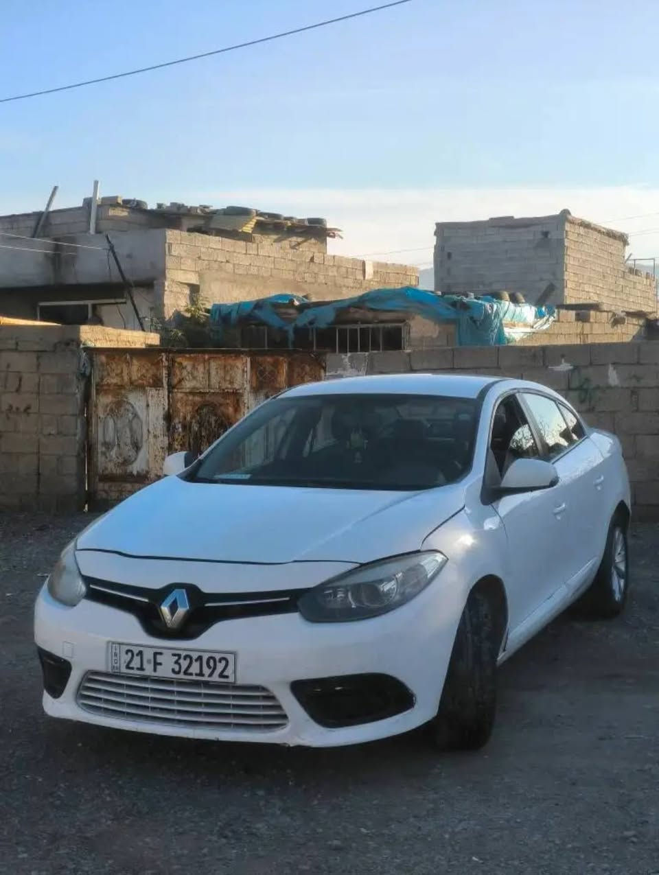 ڕینۆ فلۆنس ٢٠١٥ 
گێڕ و مەکینە بەشەرت 
سەنەوی تا ٢٠٢٨ تازەیە و بەناوی خۆمەوەیە
بێ تەقە و ڕەقە
سێ پەڵە بۆیاخی بچووکی هەیە بێ دەعم بێ ناوگرتن بێ ئێرباگ،،،
ویل کەپ و سوکان ڤۆلێۆم حاسە و بلوتوس
مەکینە ١٦ و مەکینەی سێنترایە
سعری ٨٥ گەڵا و کەمێک معامەلە
0771 993 1786
*********** بنجوين, السليمانية
