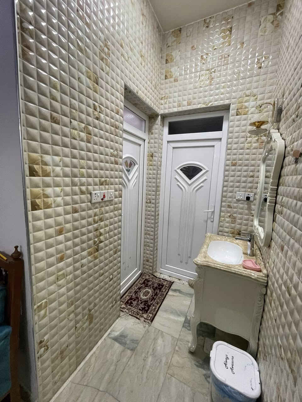 سلام عليكم الدار للبيع مساحته ٣٠٠ متر طابقين اي استفسار ع هذا رقم ***********
