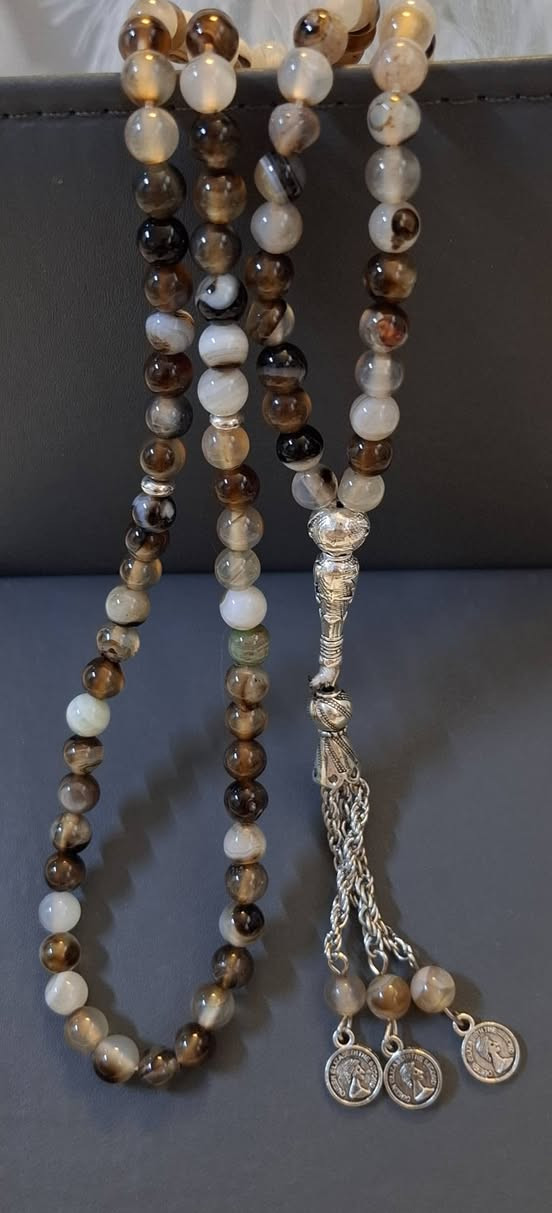 مجموعة من المسابح حجر طبيعي 101 حبه حجم 8 ملم

حجر الروز كوارتز الطبيعي 

حجر العقيق المجزع 
معروف الجزع الي يحمله يحمل من يسبح آلة بالنيابة عنه 
الروايات تكول اي شخص يحمل سبحة الجزع بأيده هي السبحة تسبح اله 

وايظآ سبحة المرجان الاحمر الكورال (مُعالج فقط اضافة لون )

سعر القطعه الواحده عرض خاص بسعر الجمله 

8,000 فقط  🔥🔥
توصيل بسماية 1,000


**إذا كنت صاحب هذا الإعلان وتريد حذفه لأي سبب، رجاءا أرسل رسالة إلى الدعم الفني**