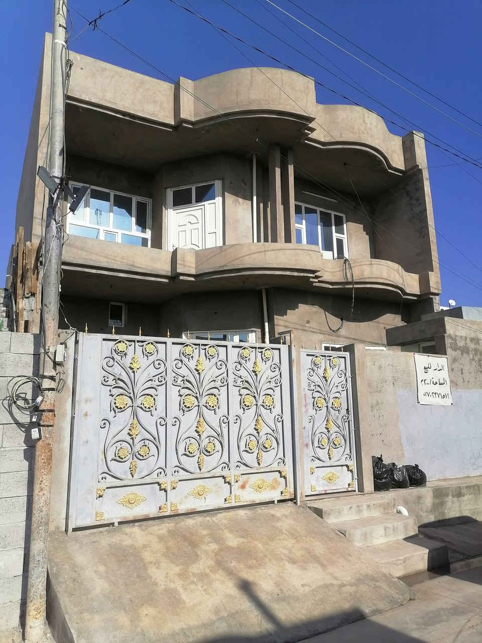 دار طابو طابقين للبيع مساحة ٢٠٠ متر سيراميك قريب من من دائرة الكهرباء وحديقة سوق حس قوان السعر ١٢٢ مليون بيه مجال  للاستفسار مراجعة مكتب علي البياتي للعقار مقابل معارض السيارات اوالاتصال بالارقام *********** او ***********
