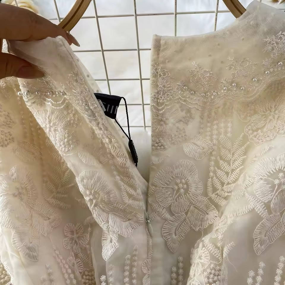 ⁨	⁨	فستان كيبور يجنن 🙈💞
الطول 119 سم 
السعر :60 الف 
القياسات S M L Xl Xxl⁩⁩


**إذا كنت صاحب هذا الإعلان وتريد حذفه لأي سبب، رجاءا أرسل رسالة إلى الدعم الفني**
