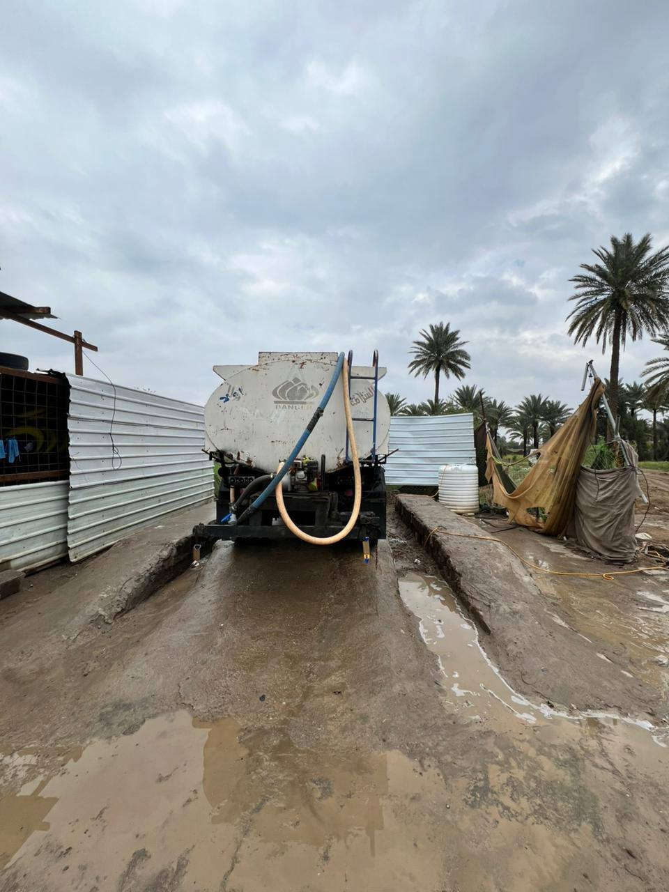 تنكر ماء للبيع كنتر كير محرك اكسن مكفول تخم تاير موديل ٩٣ حموله ٨ حصه كاز بدون تحويل العنوان بغداد المحموديه السريع الدولي جسر الرابع السعر ٥٠ وبيه مجال بسيط ***********\***********
