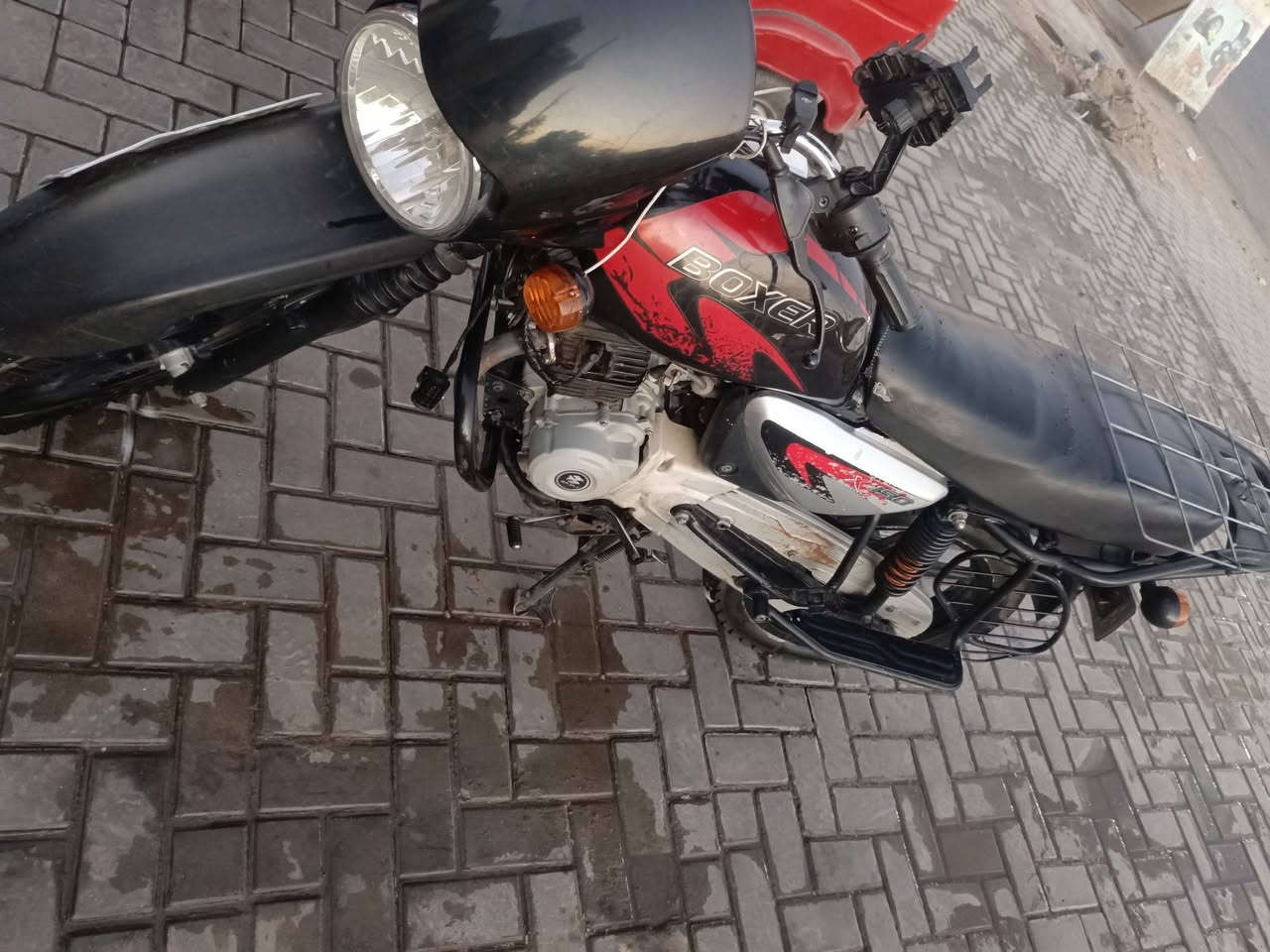 سلام عليكم بوكسر 21 رقم وسنويه نكليزي باسمي تحويل ثاني يوم دراجه نضيفه مكاني حي اور رايدها ب 1650 وبيها مجال ***********
