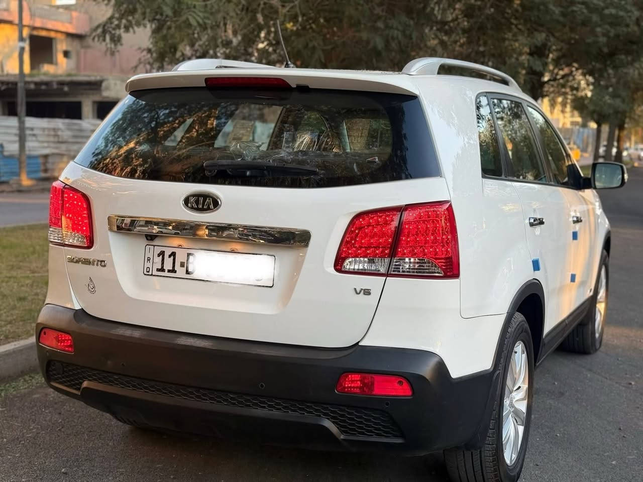 السلام عليكم سورنتو 2013 استلام الشركة الدولية1/1 فول  موصفات وارد كويتي السيارة بلشرط على وضعة الشركة مكفوله من الضربة والصبغ ومن كلشي اخت الزيرو ماشيه77الف 1/1 اعلى مواصفات بلسورنتو 
قماره بنرامه 
داخل قرميدي 
كشنات كهرباء 
سبعه راكب 
فورل ويل
كروز سرعة
بصمه تشغيل وابواب
مري شفط
داخل صاج ملكي لايت زنون
محرك 6سلندر 3500
ويل 18 تخم تاير جديد
رقم بغداد دولي ب اسمي هزه وسنويه جدد
مكان السيارة بغداد الحسينيه 
غرض البيع للسفر✈️
السعر 185
رقمي ***********
