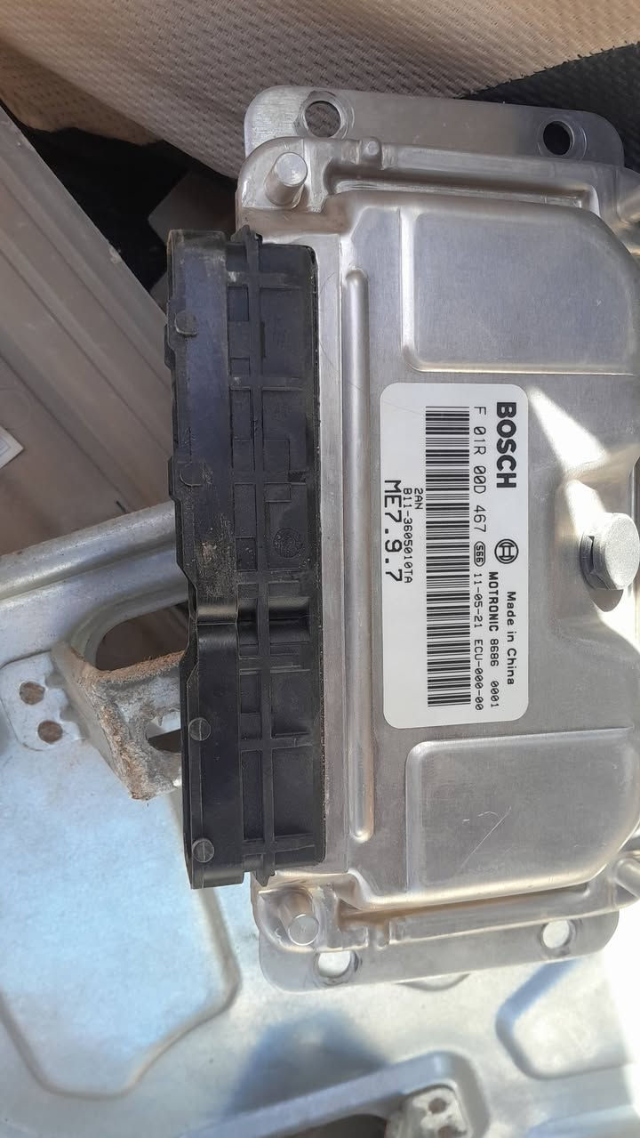 يوجد عقل محرك ٢٠٠٠ مع ظفيرة
ويوجد عقل كير ميكانيكي مع الظفيرة 
ويوجد تفرعات محرك 
***********
