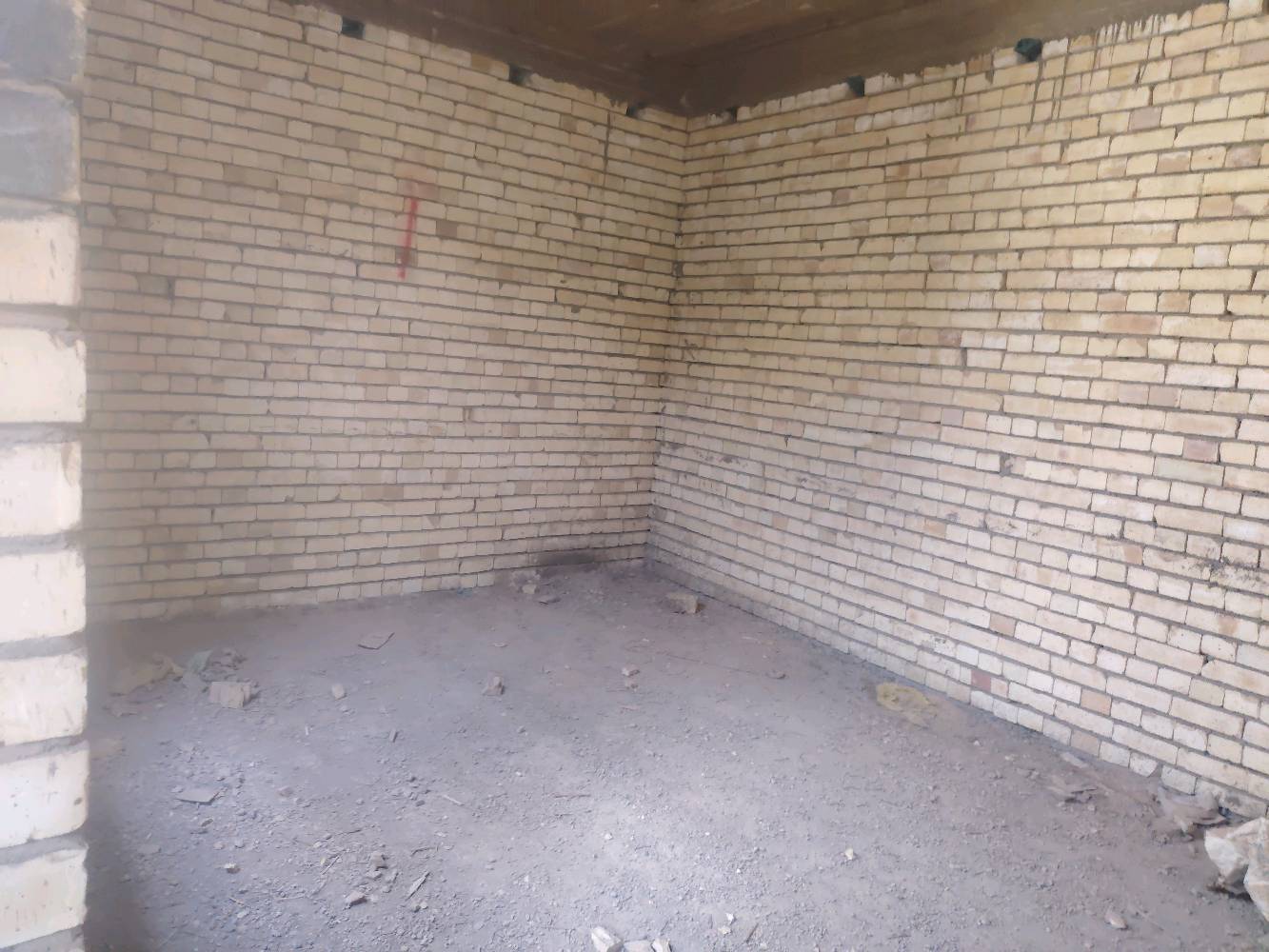 السلام عليكم
هيكل في هور رجب مقابيل افران الزيتون
المساحة 200 متر سند 25 يحتوي على كَراج واستقبال ومطبخ وحمامات عدد 2 و2 غرف نوم وغرفة سويت يعني 3 غرف نوم بيت بناء حديث
للتواصل ***********
البيت هيكل بس لو بيه طابق ثاني/سطح، وشكد عدد الطوابق بالضبط؟: 
طابق واحد بناء 200 م
كامل
شنو وضع التأسيس والسقف؟ (صب سمنت/بيتونة/جسران) وبيّه عزل لو لا؟: 
الارض رفت والسقف جسور مخفية
منو موقعه بالضبط بهور رجب؟ يعني قريب على شنو أو بأي شارع/محلة حتى يكون أوضح للمشتري؟: 
بداية هور رجب مقابل افران الزيتون
هل أكو خدمات واصلة للبيت حالياً مثل الماي والكهرباء والمجاري، لو بعد تحتاج ربط؟: 
الماي والكهرباء متوفرات