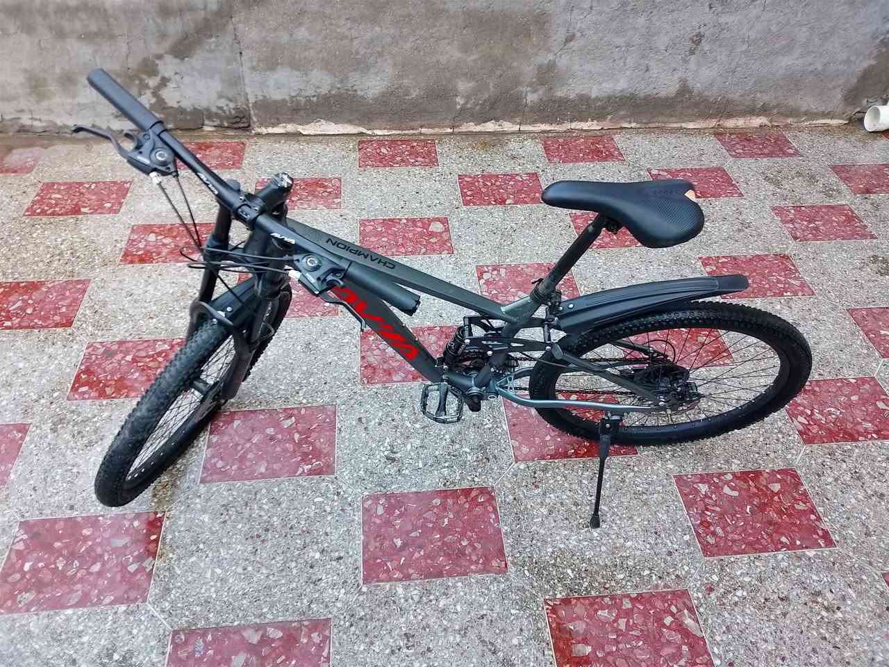 من رخصت الدمان بايسكل امتياز برازيلي سبعه كير دبلات شغلات بريكات امامي خلفي شغال  البايسكل كامل وما بي اي نقص واخو الجديد سعره 100 وبي مجال  المكان بغداد حي اور قرب جامع الفردوس للستفسار *********** يوجد واتساب
