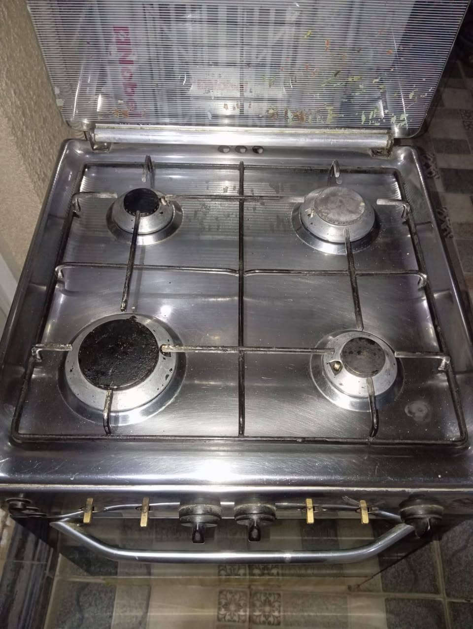 للبيع طباخ اربعه عين نضيف شغال الفرن ايضن شغال السعر75 وبي مجال
للتواصل الاتصال على هذا الرقم ***********
