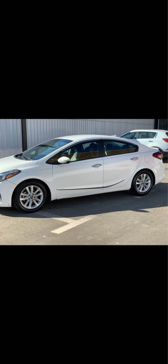 اسلام عليكم
كيا فورتي موديل 2017 وارد امريكي 🇺🇸ضرر خلفي قبغ صندوق مبدل وكاله . 
بجم الامامي كبس مكفول 
السونار بل خاص يجيك 
(( ابيع على الفحص وين يعجبك افحص 👍))
رقم بغداد الدولي باأسمي محرك 2000 دوش 
مواصفات
( تحكم ستيرن 
 كروز مثبت سرعه 
 كامره بلاديه
 شاشه كاربلي
 حساس اطارات 
 شاشة ظبط واعطال بل دشبول
منافذ / Usp / Aux / 12V
4 دسك / مانع انزلاق/ Abs
٣ وضعيات قياده ايكو اسبورت عادي 
 
السعر 125 ورقه 
مكان سياره بغداد حي العامل 
اتصال *********** موجود وتساب بغداد, العراق
