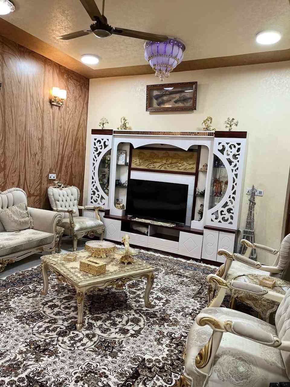 السلام عليكم
دار سكن ركن للبيع المساحة 100م (مع الاثاث)

العنوان:الديوانية حي الوحدة (شارع الزهور)

يحتوي الدار على 

الطابق الاول: استقبال ، صالة مطبخ مفتوح على الصالة ، مطبخ حار بارد ، الارضية مرمر ، درج دوار بايات مرمر 

الطابق الثاني: غرف نوم عدد 2 احد الغرف نظام سويت ، صالة ، مجموعات صحية 

للاستفسار: ***********
