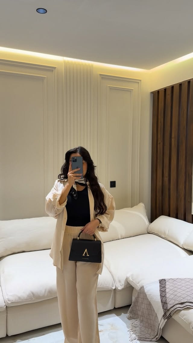 سوت خامة الجرجيت يفوز بالاناقه والراحه 🩶
متوفر قياس s,m,l,xl,xxl
طول القميص 76cm
طول البنطرون 105cm

#ملابس #تنسيقات #ootd #سوت #fashion


**إذا كنت صاحب هذا الإعلان وتريد حذفه لأي سبب، رجاءا أرسل رسالة إلى الدعم الفني**