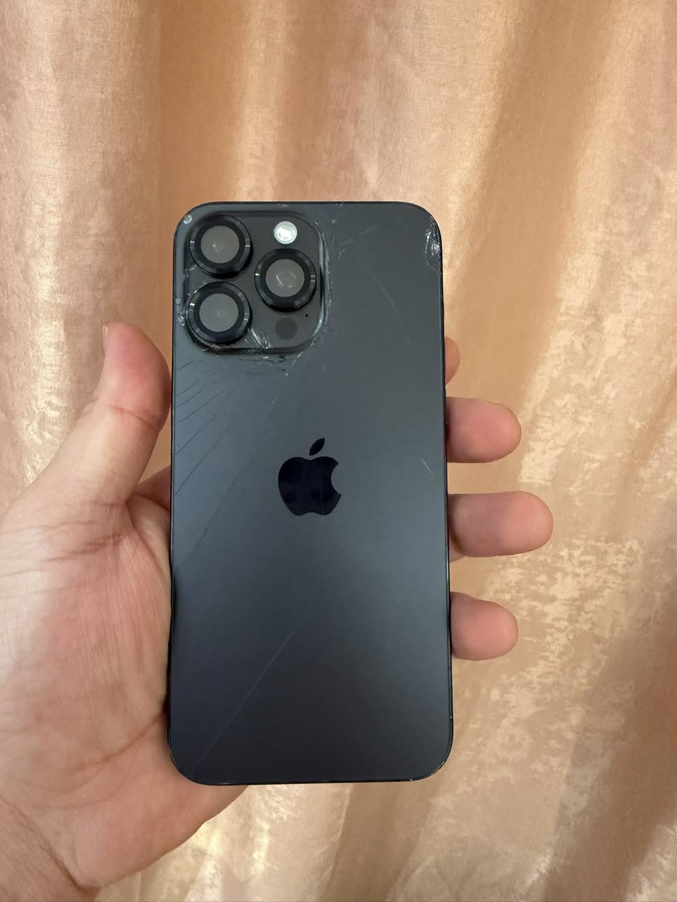 السلام عليكم
للبيع فقط ايفون 15 برو ماكس
 اسود 
دبل شريحه 
بطارية 90 ‎%‎
ضمان ماستر 
غراض كامله شاحنه والعلبه مالته
الظهر فقط مفطور وبعده مامصلح
والباقي كله اصلي وغير مفتوح نهائياً
العنوان / العامرية
***********
السعر : مليون وبي مجال بسيط
