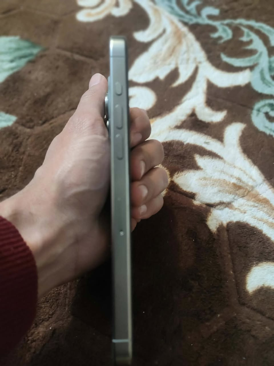 سلام عليكم ايفون 15برو ماكس ذاكره 256شخط مابي بطاريه 87ملحقاته مابي ملحقات فقط كڤر وشغله ثاني مبايل اخذته من واحد ورحت فحصته حاسبه كله نورمال وديته ل5محلات ابو صيانه كلولي مكفؤل بس بي شعار مثل ما موضح بصوره سعره 950وبي مجال ***********
