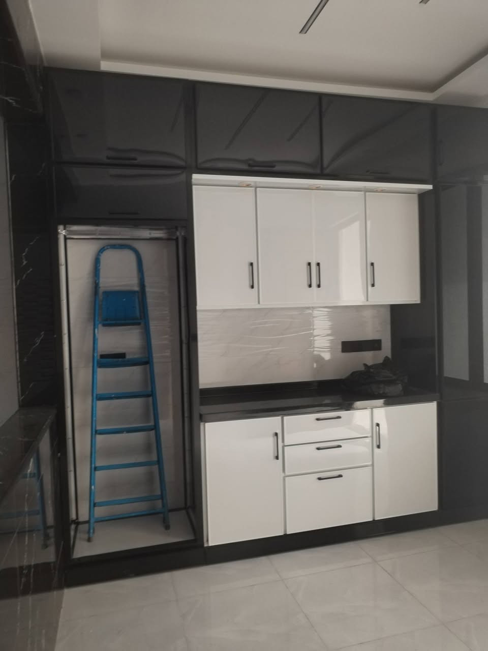 عروض مكتب الصادقين للعقار

عروض مكتب الصادقين للعقار

دار للبيع في حي الاخاء مساحه 150 متر واجهه 7ونص

ملك صرف طابو الزهور. تسليم فوري مفتاح 2026

ط الاول. غرفتين نوم. هول. استقبال. مطبخ. صحيات.

ط الثاني. ٣ غرف نوم. هول. صحيات. سطح ناصي سطح عالي

مراجعه مكتب الصادقين للعقار سايدين الكنيسه تايتينك مقابل مرطبات الصفار للاتصال ***********

نستقبل جميع العروض التجاري والسكني
