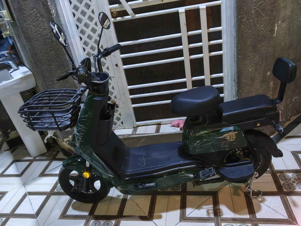 السلام عليكم دراجه شحن للبيع موديل25 واحد على واحد 
العنوان: ناصريه مركز المدينه 
السعر:390وبيه مجال حك الجيه 
رقم التلفون:***********
