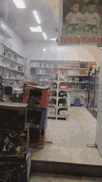 السلام عليكم ورحمة الله...
تحياتي للجميع... أسواق للبيع ماركت الياسر...
الأسواق شغالة وجاهزة وبالقرب منها اعدادية للبنين وردها اليومي من ٣٠٠ لل ٤٠٠ الف...
الشعب قريب ع محطة سما بغداد ع الشارع العام وحين اكتمال الشارع ستكون وجهة تجارية للشارع...
سبب البيع... بعد الماركت عن محل سكني لكوني اسكن مدينة الصدر... للراغبين الاتصال ع الرقم ***********
باقي التفاصيل ع الخاص...
