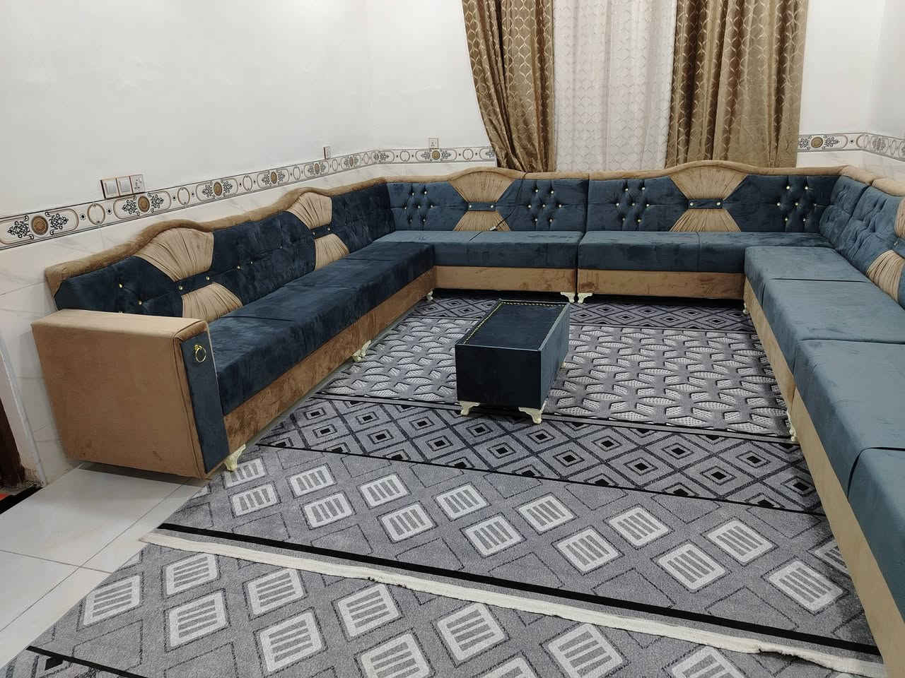 سلام عليكم معمل سامر العزاوي لتخم ديوان ونواع لموديلات شغل تزكام بلوك سود خشب روسي سفنج ميز قماش ختيار زبون ضمان 5سنوات لعنوان سدت لهنديه *********** يوجد نضام قصط حسب لتفاق ول
