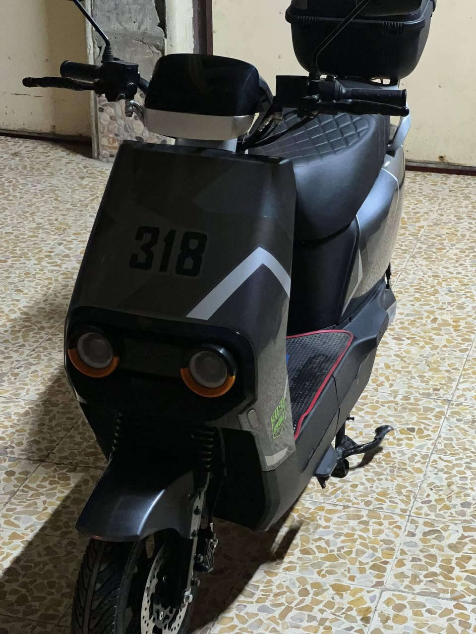 ماطور شحن للبيع 318
المواصفات معروفه

6 باتريات دبل 

السرعه 99 حقيقي من 60 إلى 70 كيلو 

نظام بك R 

بريكات دسك هيدروليك امامي او خلفي

4 نمر

الشحنه الوحده اتمشيك اكثر من 40 كليو يلا 50كيلو 

الماطور ماشي 1500

السعر 600وبي مجال 

المكان موصل ايسر حي القدس 

للاستفسار الاتصال *********** اومراسله واتساب
