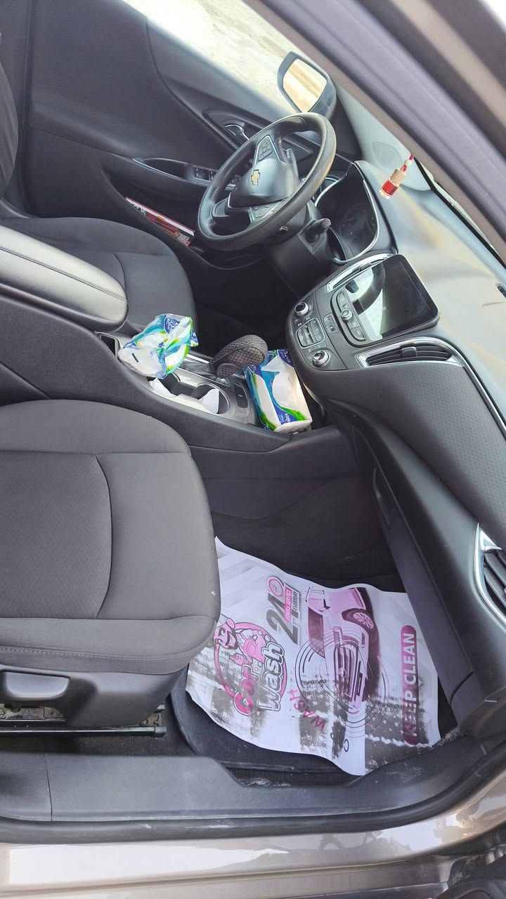 السلام عليكم اخوان رضمان كريم
عندي ماليبو ٢٠٢٠ فول مواصفات ما عدى الفتحه سياره حلوه و نضيفه كير و محرك شرط جديد لا دوانز و لا تكص سياره نشطهه
صدر امامي خلفي جديد السعر المطلوب ١١٥ ورقه وبيها مجال السياره ضربتها بالجاملغ الخلفي امريكي  للاستفسار اتصل ***********
