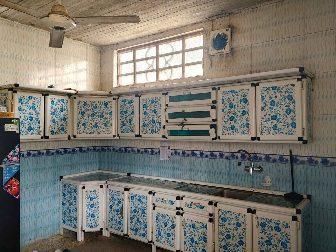 السلام عليكم من رخصه اخونه الادمن
كاونتر طول 5 متر. نظيف 

يراد ترايش مال السنكي 

سعرة 550 وبي مجال حك الكروه 

كربلاء قرب المعهد الفني على طريق طوريج 

***********
