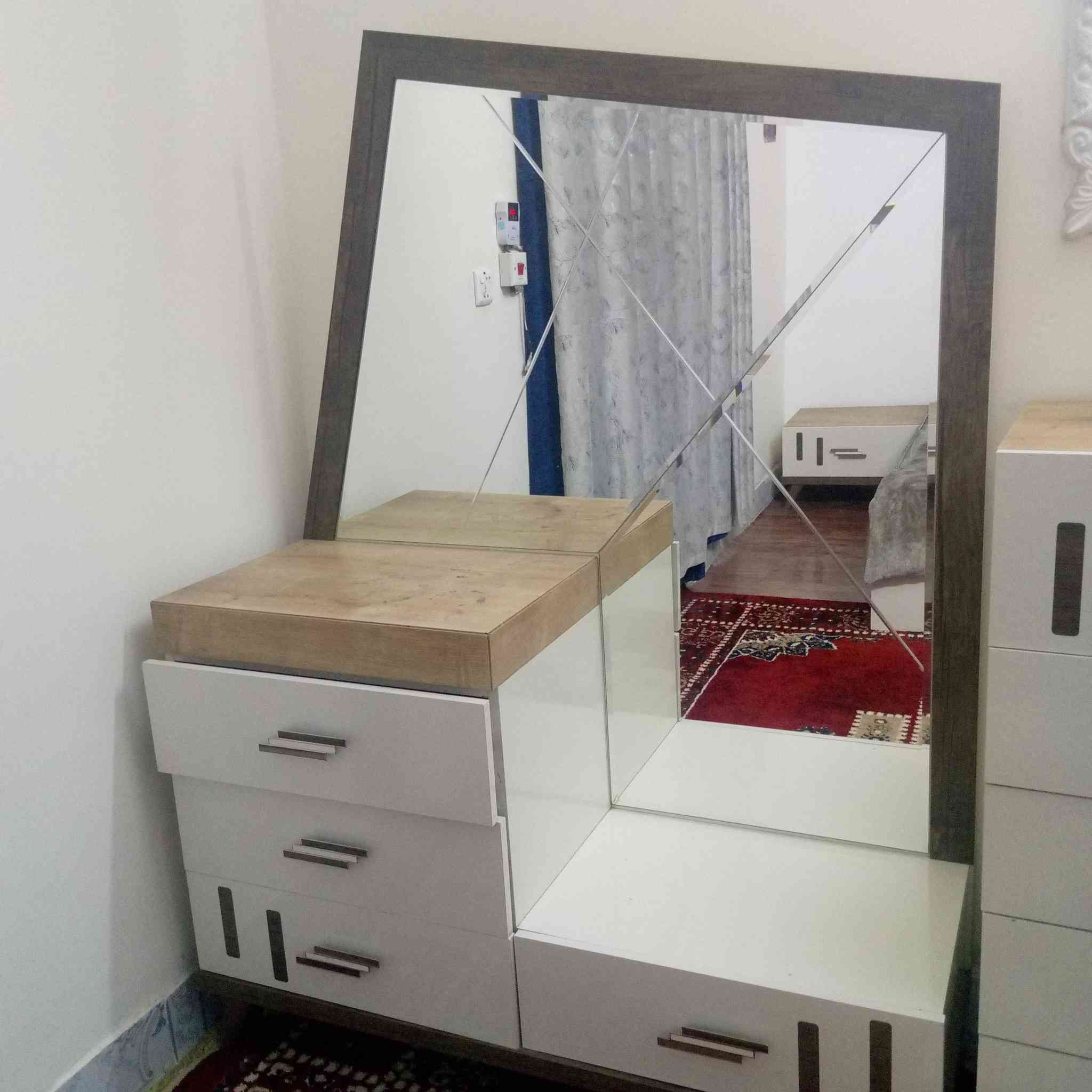 السلام عليكم 
غرفة تركية للبيع نضيفة مستخدمة شي قليل مابيهة اي أضرار بس شوية سچة الكنتور بيهة ضرر بسيط 
وبسعر جدا مناسب للاستفسار مراسلة الصفحة دايركت


**إذا كنت صاحب هذا الإعلان وتريد حذفه لأي سبب، رجاءا أرسل رسالة إلى الدعم الفني**