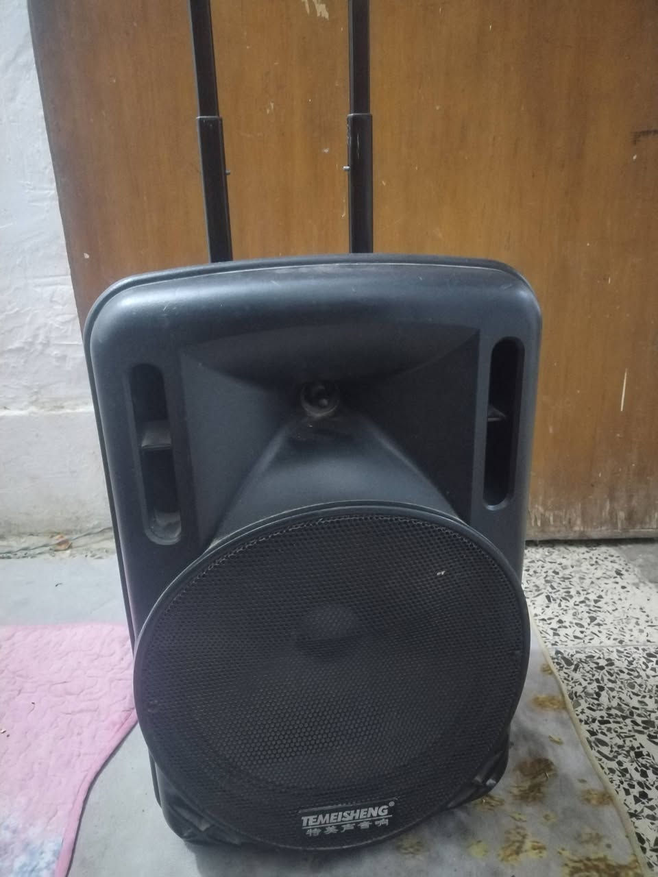 سلام عليكم سماعة ديجي للبيع ***********
