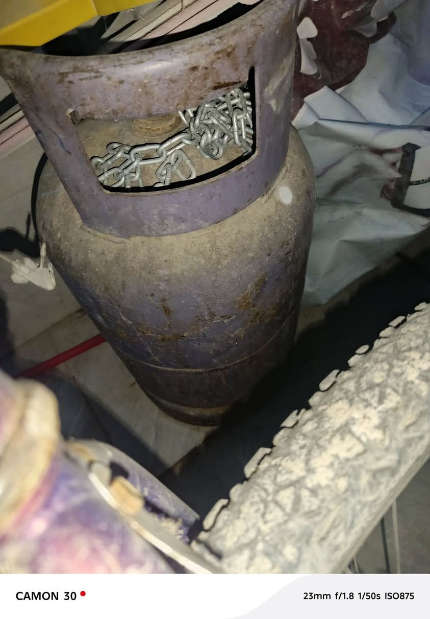 بس 115 الف عربانه لبلبي ترهم غير البلبي هيترات اثنين جدر كبار تحمل وبيها مخزن من جوه  مع قنينه غاز مامزروفه الله شاهد مع المنضم والصونده حاله البيع عندي حاله طارئه الغزاليه مكاني الرقم ***********
