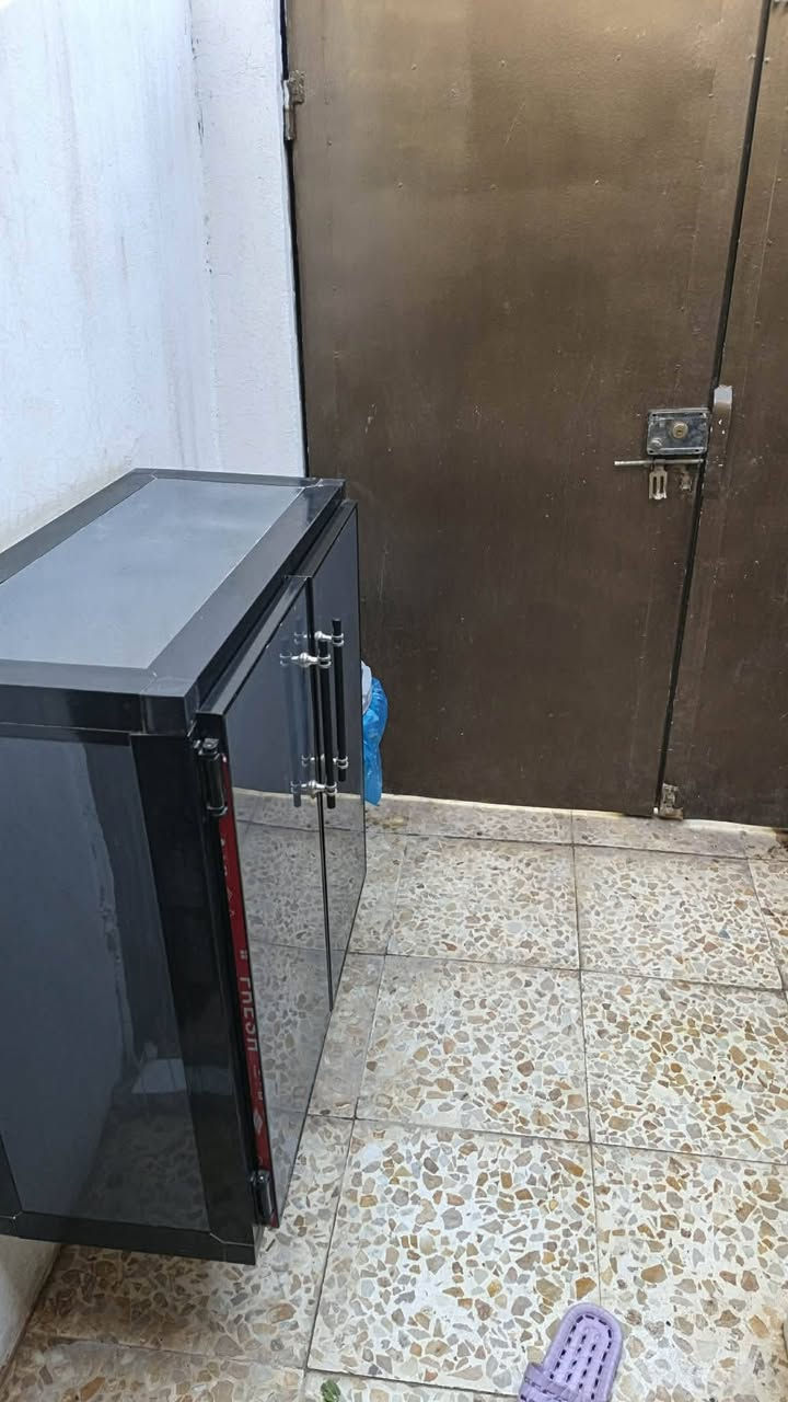 سلام عليكم 
المساحه 50 متر السعر 15 مليون 
 الموقع نجف شارع الصب مقابل العسكري عمود 244

زراعي سند 25 

بناء بلوك سقف عكاده 

سعر قفل 

للستفسار ☎️‏‪***********‬‏☎️
