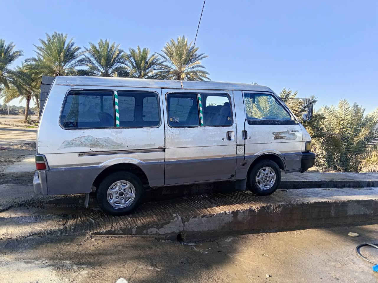 سلام عليكم كيه بسته للبيع سياره جاهز مكينه وكير وكسن وحداديه دواخل سياره بلاديه لا صبغ ولا معجون  رقم احمر سعر 20وبيها مجال مكان بابل***********
