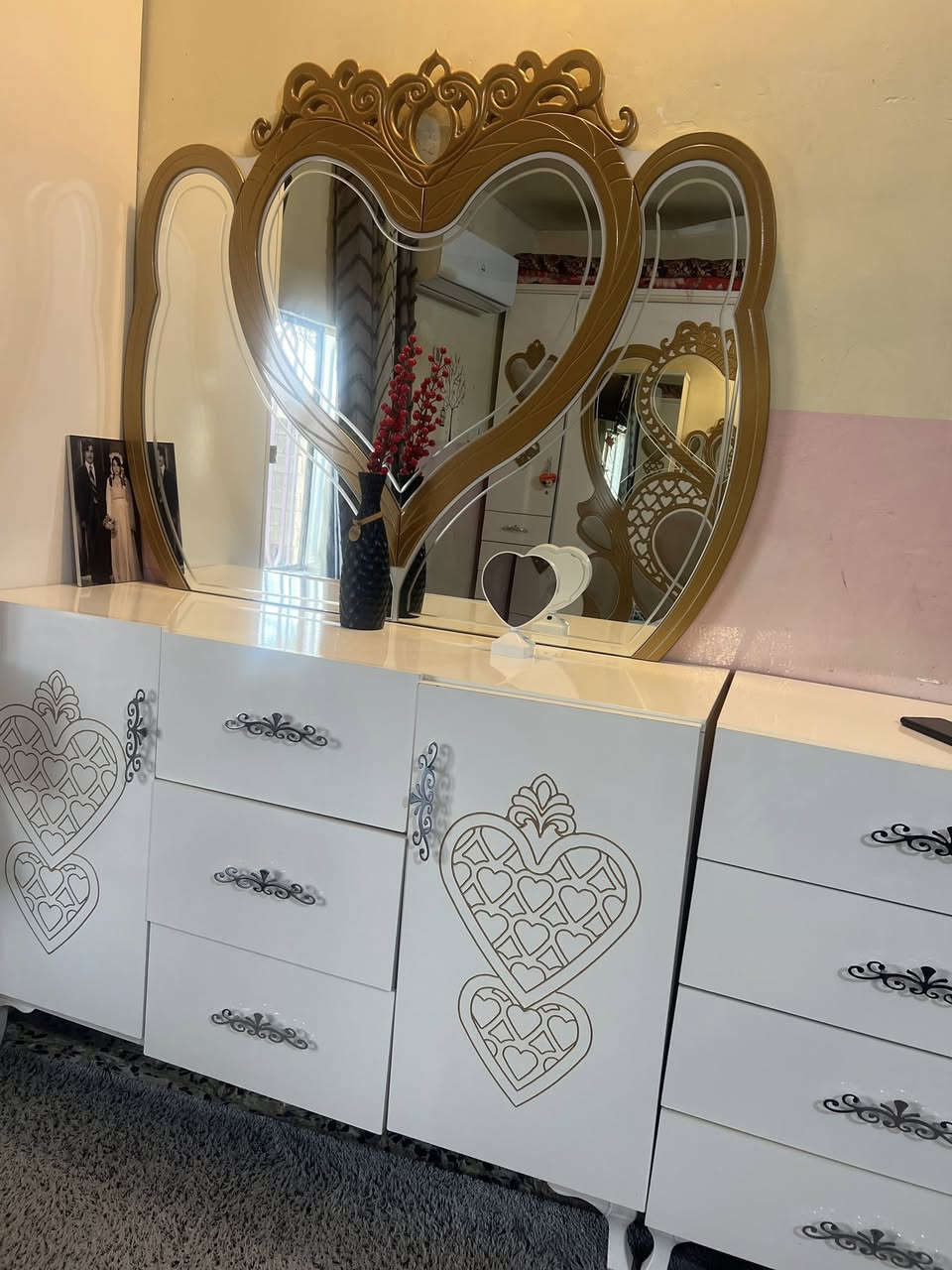 غرفه تركيه للبيع نضيفه كلش وسعرها مناسب للاستفسار ***********او مراسلة الصفحه
