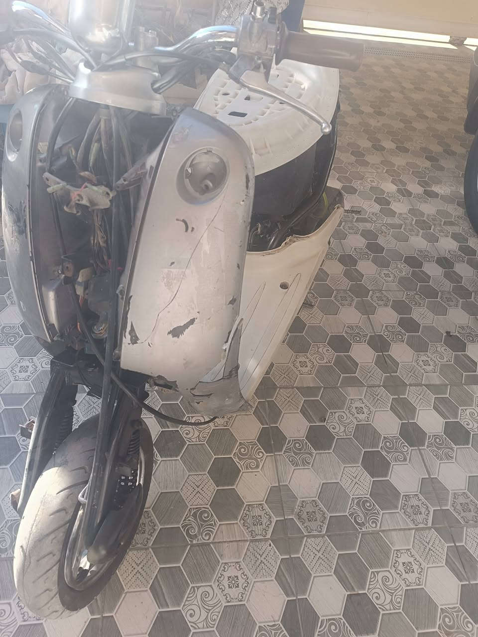 مصريه للبيع حلوه وناعمه بس كابرتيه شويه مو زينه مكاني ناصريه سومر سعره 125 رقمي ***********
