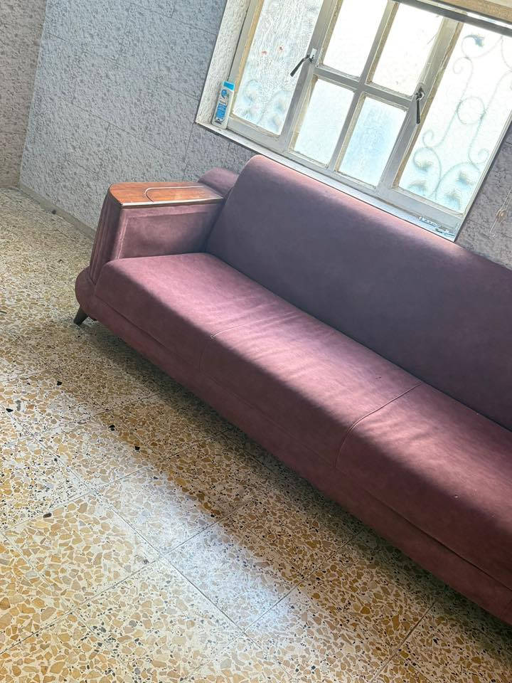 هاي قنفه ثلاثية و كرسي اني اشتريتهن مفردات لان عندي مكان بالمطبخ فارغ و هسه اريد اشيل اريدهن اثنينهن ب 55 امانة الله خشب زان و ما بيهن اي كسر يخبلن أخذتهن اثنينهن ب 300 و عادي إذا تريدون القنفه وحده او. الكرسي وحده مكاني الصليخ رقم واتساب ***********
