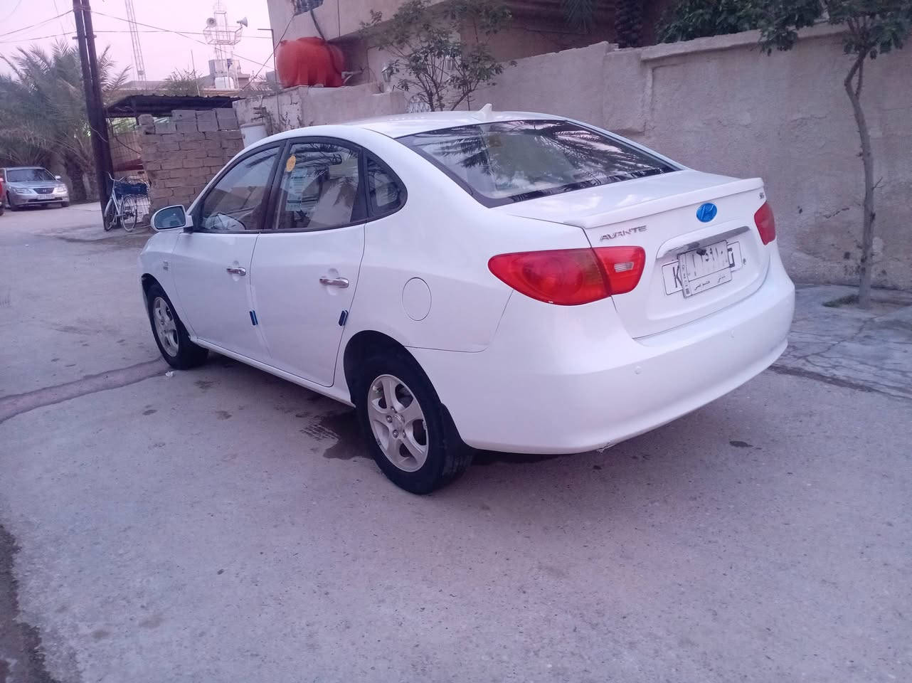 السلام و عليكم
سياره افانتي موديل ٢٠٠٧ 
 رقم ديالى
 مشروع وطني
محرك وكير مكفولات
 لا صرف ولا تبخير
تبريد شغال
صدر امامي خلفي جديد
تخم تاير السياره جديده جاهزه مكفوله من الصبغ و الضربه و المعجون 
موصفات تحكم استيرن
شاشه كامره اشاير
المكان بعقوبة تقاطع الساده
السعر ٩٠ السونار مرفق لكم مع الصور 
الاتصال على الرقم ***********
