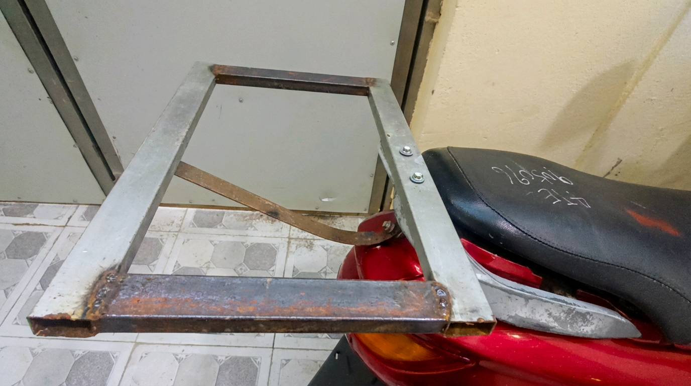 صندوق دلفري نظيف مستخدم قليل
وسوباية خاصة للصندوق 
وستاند موبايل  ينشد على اليدة تكدر تكبرة وتصغرة

السعر.... 25 الف 
العنوان الديوانية-يوجد توصيل 
الرقم *********** او خاص 


