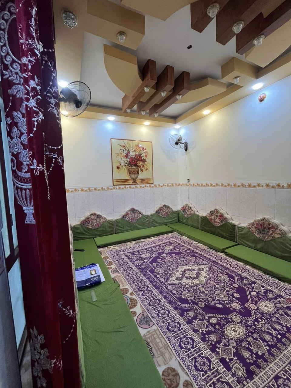 بيت ١٠٠ متر للبيع 

طابق اول حمامات داخلي وخارجي استقبال وغرفة ومطبخ وصالة 
طابق ثاني بيه بيه حمام و٣ غرف و احدا الغرف بيهة حمام داخلي 
عنوان كربلاء الحر 
للاستفسار 
***********

‭***********‬
